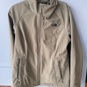 The North Face Men's Lightweight Jacket in Olive
